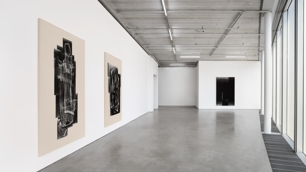 Tarik Kiswanson, Becoming, 2023. Installationsvy, Bonniers Konsthall. Foto: Jean-Baptiste Béranger.