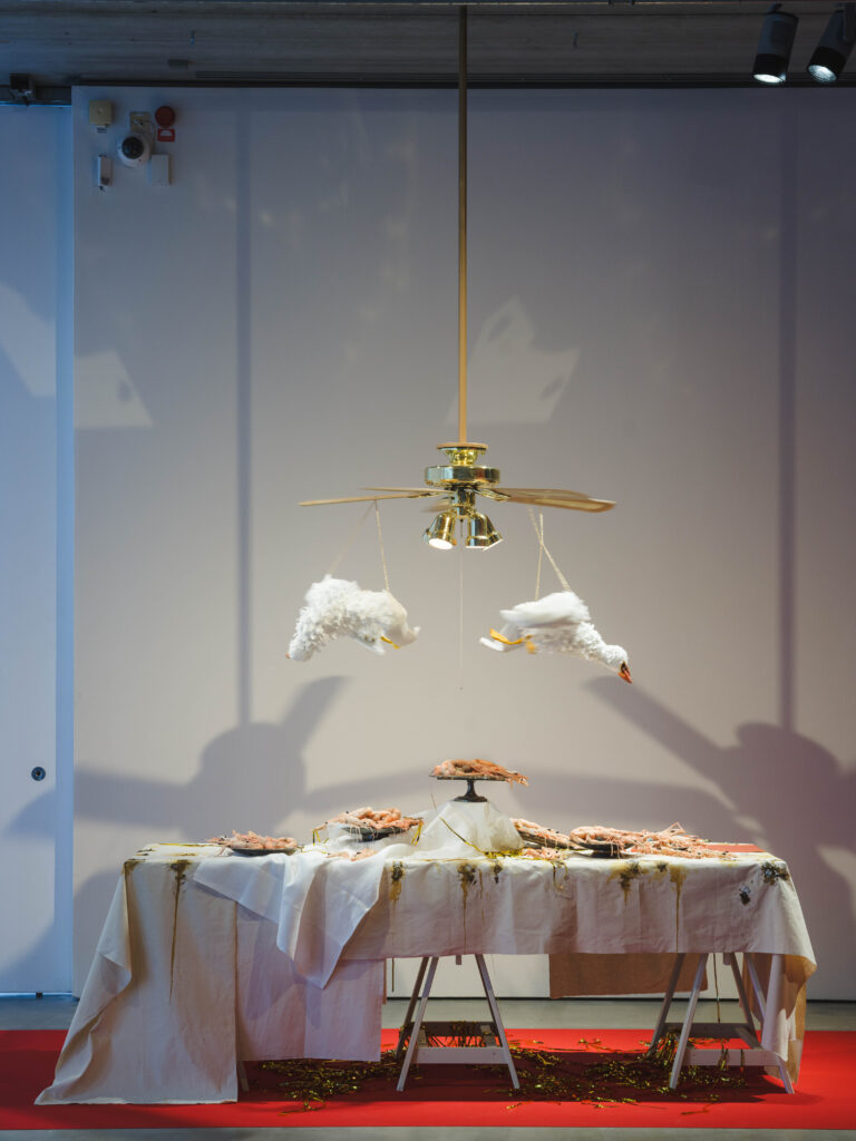 Maja Fredin, Searching for my Inner Elvis in a Post Elvis Society, 2023. Installationsvy, Bonniers Konsthall. Foto: Jean-Baptiste Béranger.
